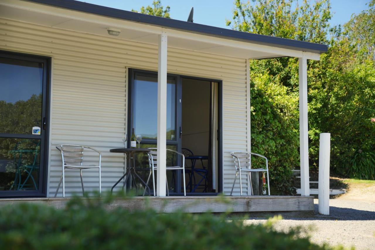 Akaroa Top 10 Holiday Park ภายนอก รูปภาพ