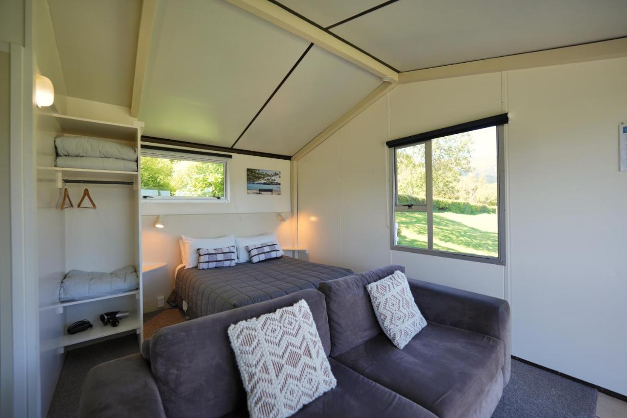Akaroa Top 10 Holiday Park ภายนอก รูปภาพ
