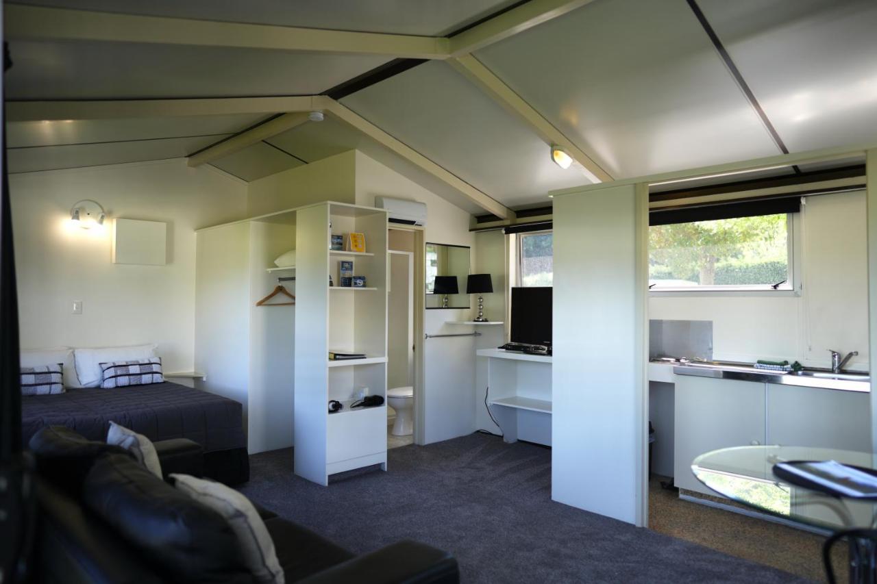 Akaroa Top 10 Holiday Park ภายนอก รูปภาพ