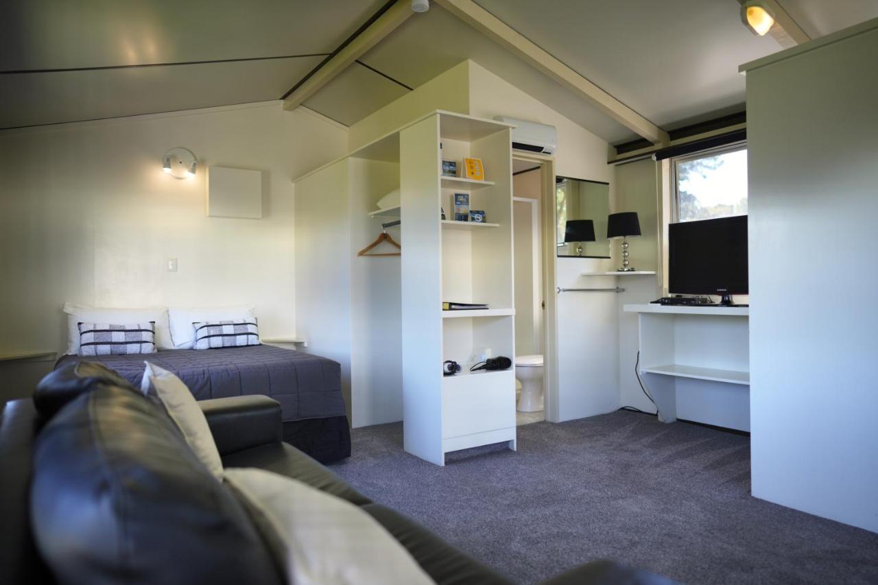 Akaroa Top 10 Holiday Park ภายนอก รูปภาพ