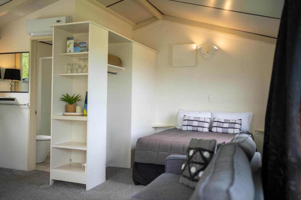 Akaroa Top 10 Holiday Park ภายนอก รูปภาพ