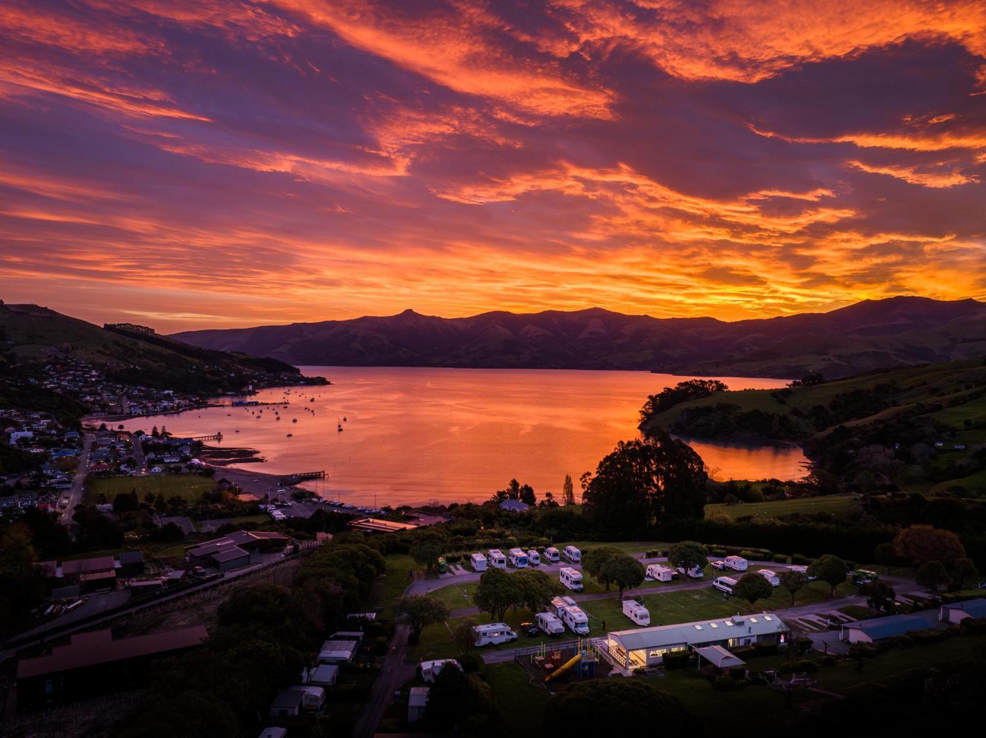 Akaroa Top 10 Holiday Park ภายนอก รูปภาพ